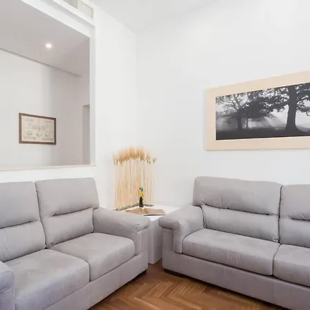 Popolo Elegant Two Bedroom Rome